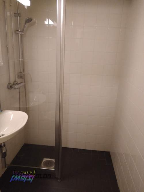 ... quite a big bathroom, without a step on the shower ...