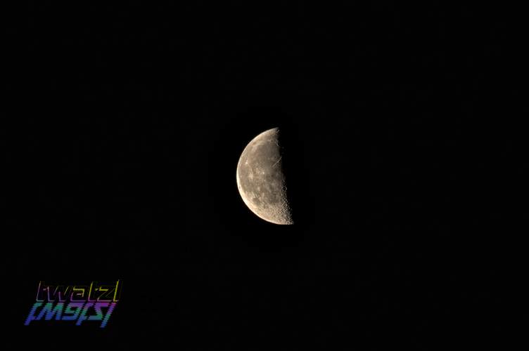 Even the Moon on it's own is a spectacular sight. Image developed from RAW (single image).